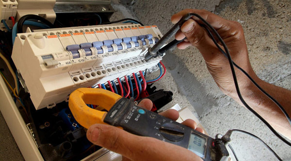 Empresa de electricidad y telecomunicaciones